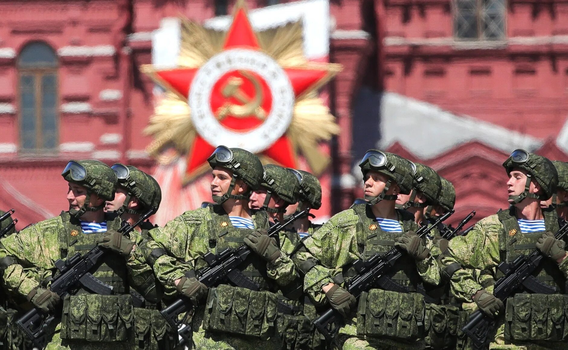 Военные организации москвы. Парад Победы красная площадь ВДВ. Парад Победы 2020 в Москве трансляция. Российская армия парад. Парад войск на красной площади.