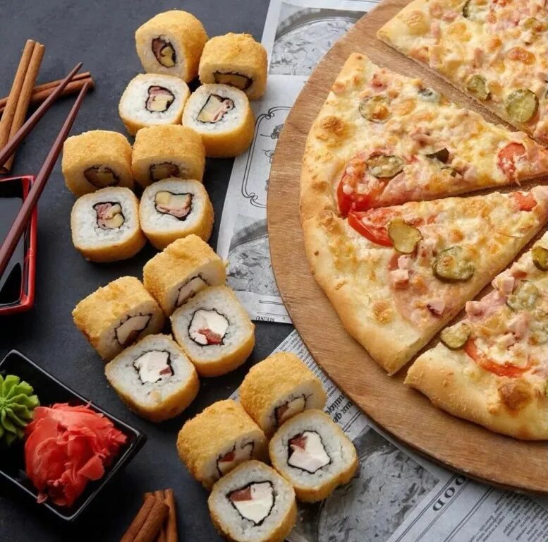 Пица ролл. Суши пицца. Пицца- ролл японская. Viva roma пушкино. Суши пицца.