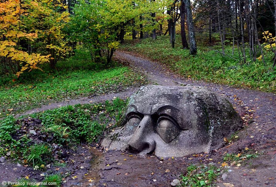 Лоб спб. Парк Сергиевка каменная голова. Сергиевка в Петергофе голова. Санкт-Петербург каменная голова Петергоф. Санкт-Петербург Петергоф парк Сергиевка парк Сергиевка.