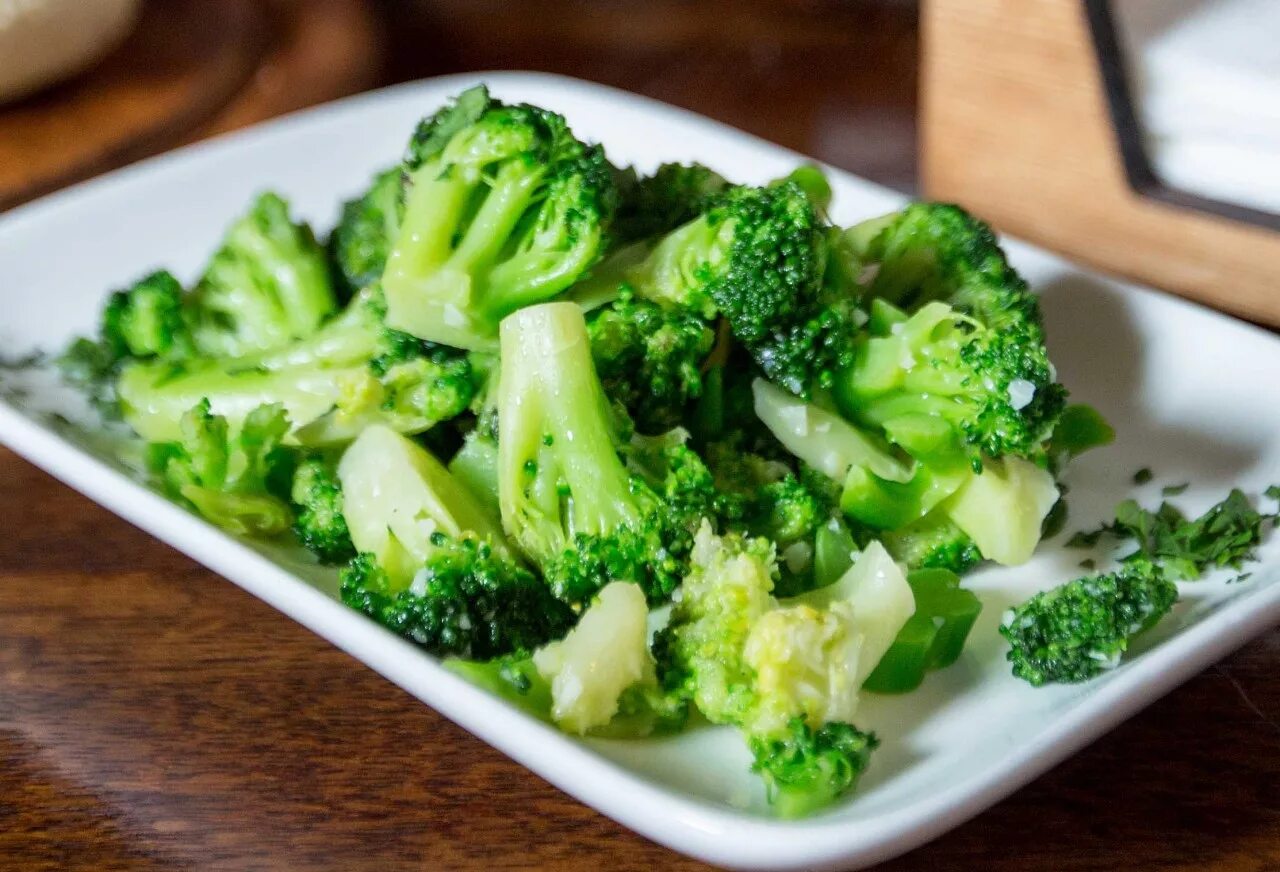 Сложный гарнир. Царевая цветная капуста. Вареные овощи. Спаржевая капуста брокколи. Капуста брокколи гарнир.