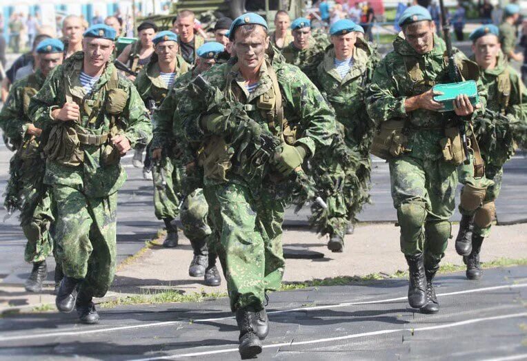 Десантники спецназ. Спецназ ВДВ. Десантура 2005. Марш бросок ВДВ. Солдат ВДВ.