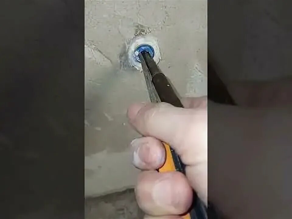 hand tools - How do I unscrew a hex screw that doesn't have any grip anymore? - 