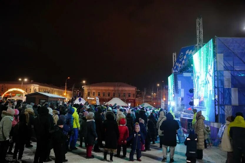 Где в уфе встретить новый год 2024. Елка на советской площади уфа 2021. Где в уфе встретить новый год 2024. Советская площадь уфа елка 2022. Где в уфе встретить новый год 2024.