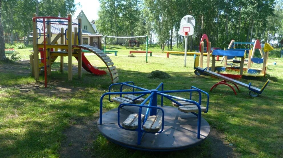 Парк березки подольск. Березы парк строгинское шоссе. Комплексная площадка для подвижных игр. Березы парк строгинское шоссе. Рощинская, 100).