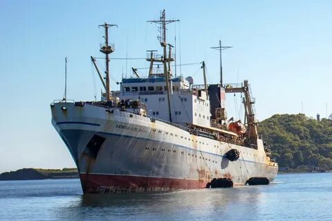 Речной морской корабль