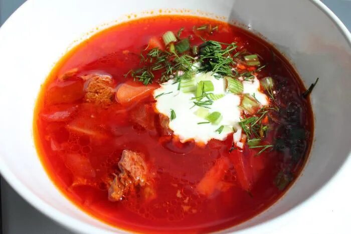 Борщ с курицей и сметаной