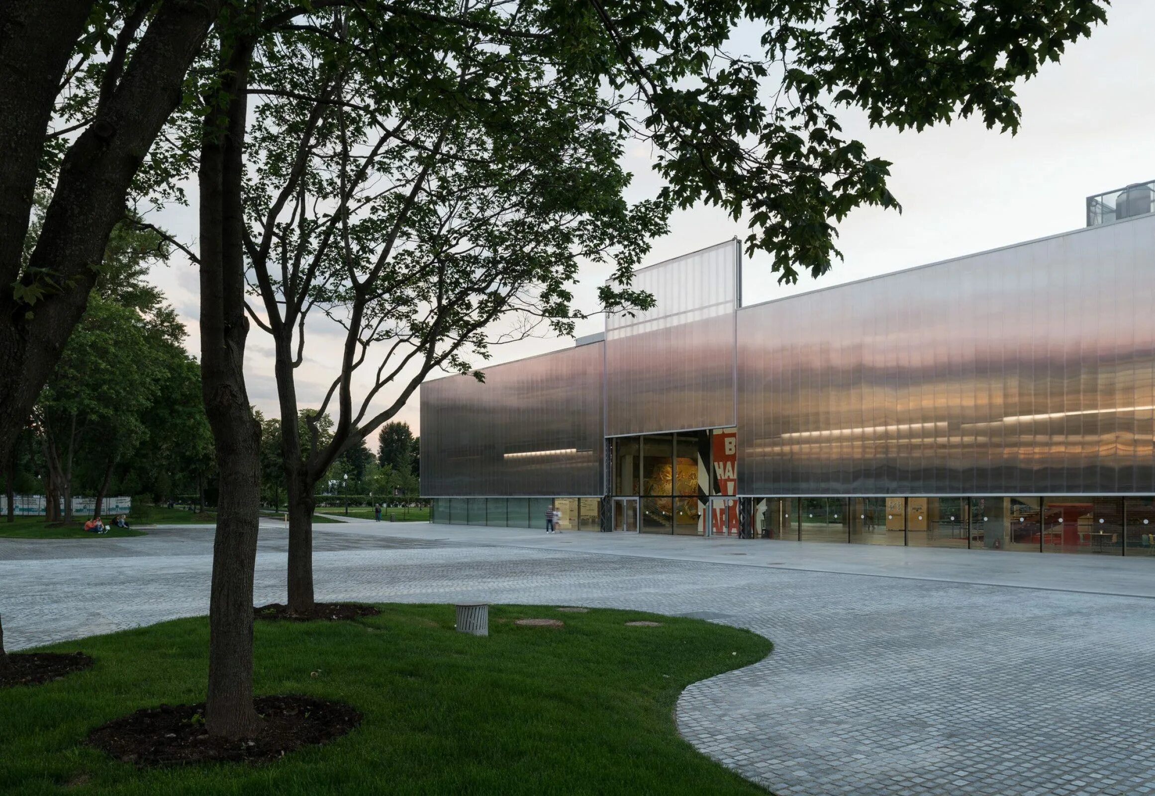 Гараж парк горького. Музей garage парк горького. Музей гараж парк горького. Музей гараж парк горького. Музей современного искусства гараж в парке горького.