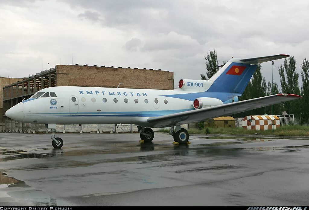 Министерство авиации. Як-40 87493. Як40 чиию. Як-40 Бишкек. Як-40 ex-112.