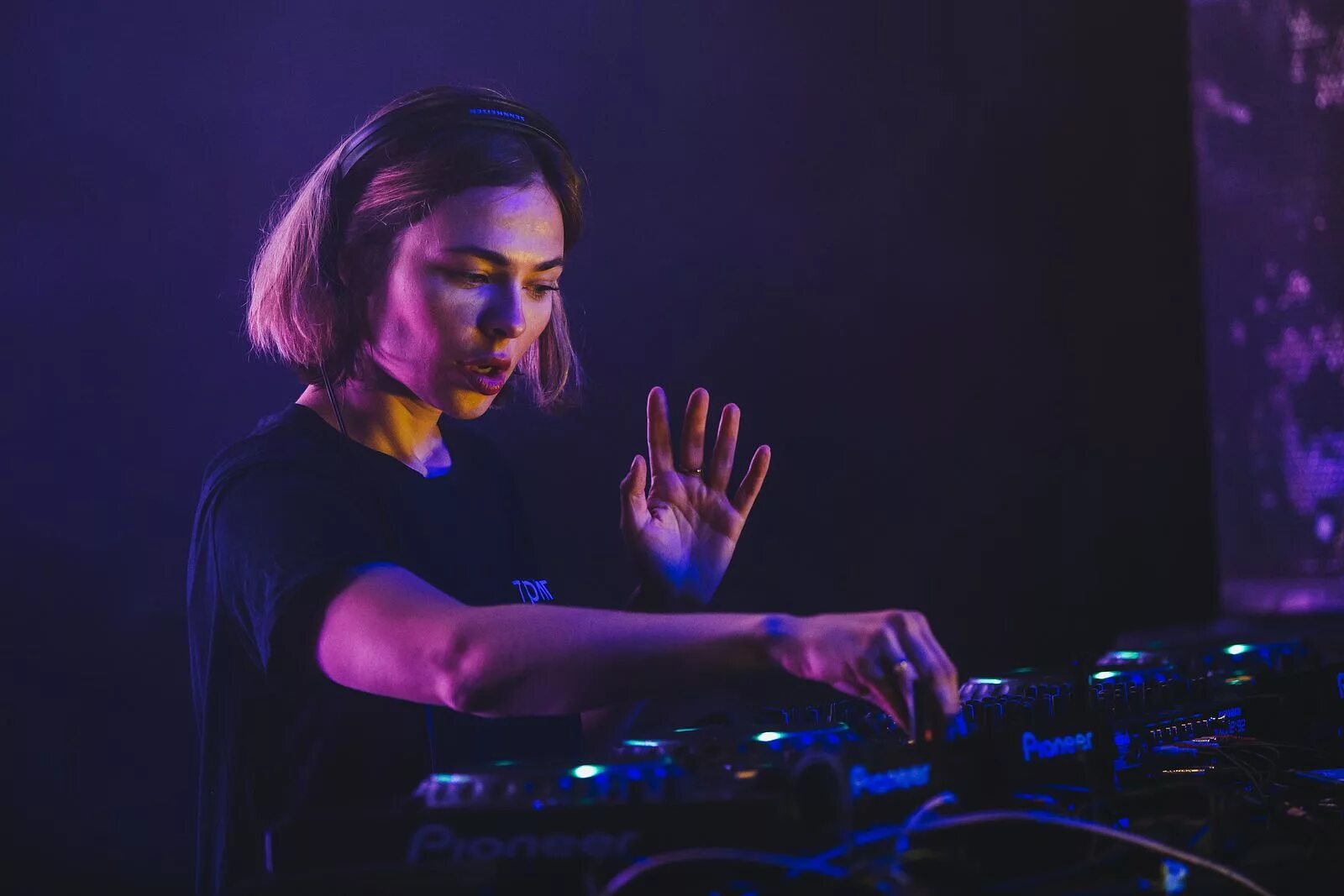 Techno dj set. Nina Kraviz.