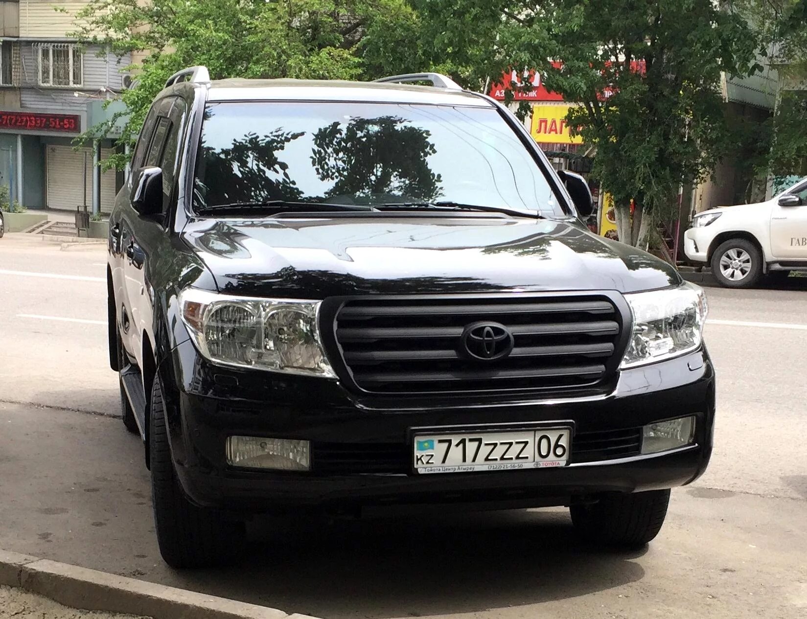 Тойота крузак 200 717 номер. Блатные номера Казахстана 717. Land Cruiser 200 армянский. Ленд Крузер 200 в Армении. Ленд крузер казахстан купить