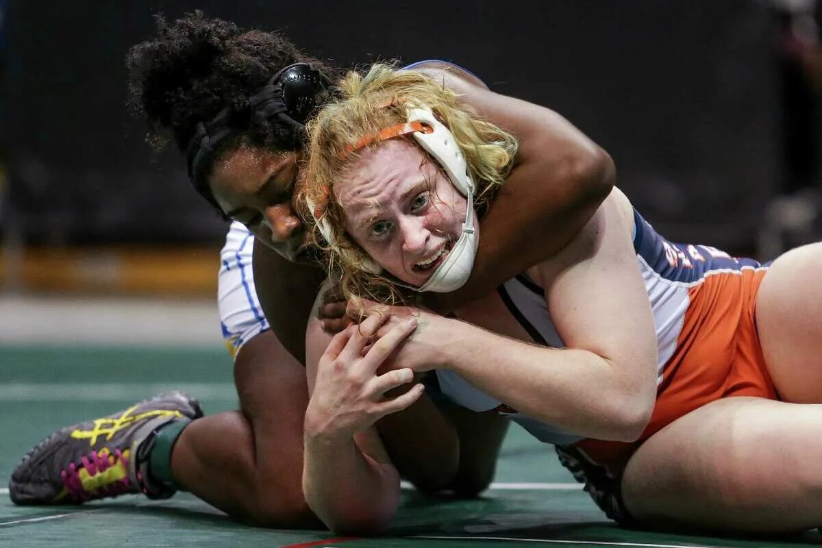 Африканская борьба женщины. Борьба женщин. Женская борьба. Любительская борьба женщины. Ролики большие женщины борьба.