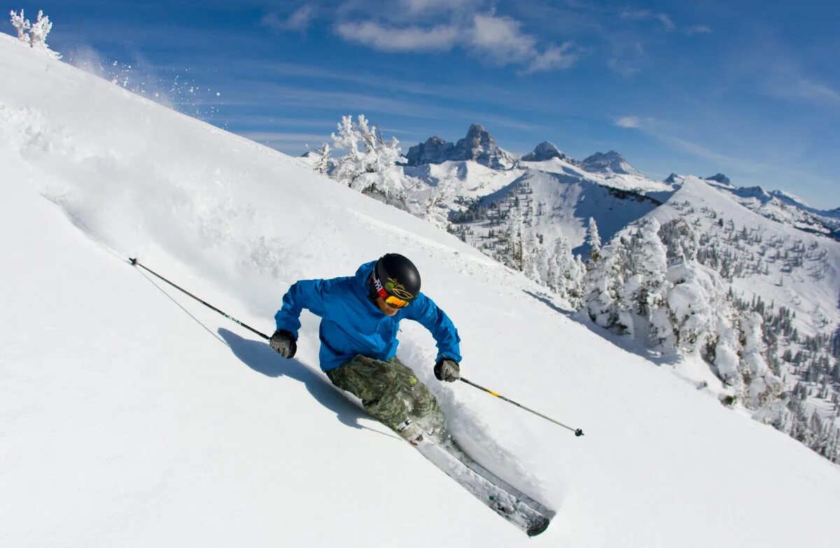 Ski. Skiing man. Big Sky Resort Монтана. Лыжи от первого лица. Как переводится skiing