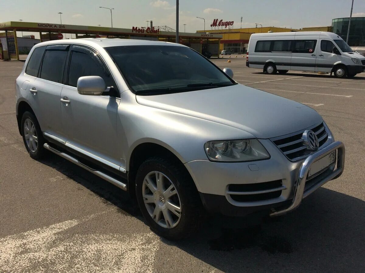 Volkswagen touareg 2003. Фольксваген Туарег 2003. Volkswagen Touareg 2003 серебристый. Volkswagen Touareg 4.2 at, 2004. Volkswagen Touareg 4.2 (310 л.с.).