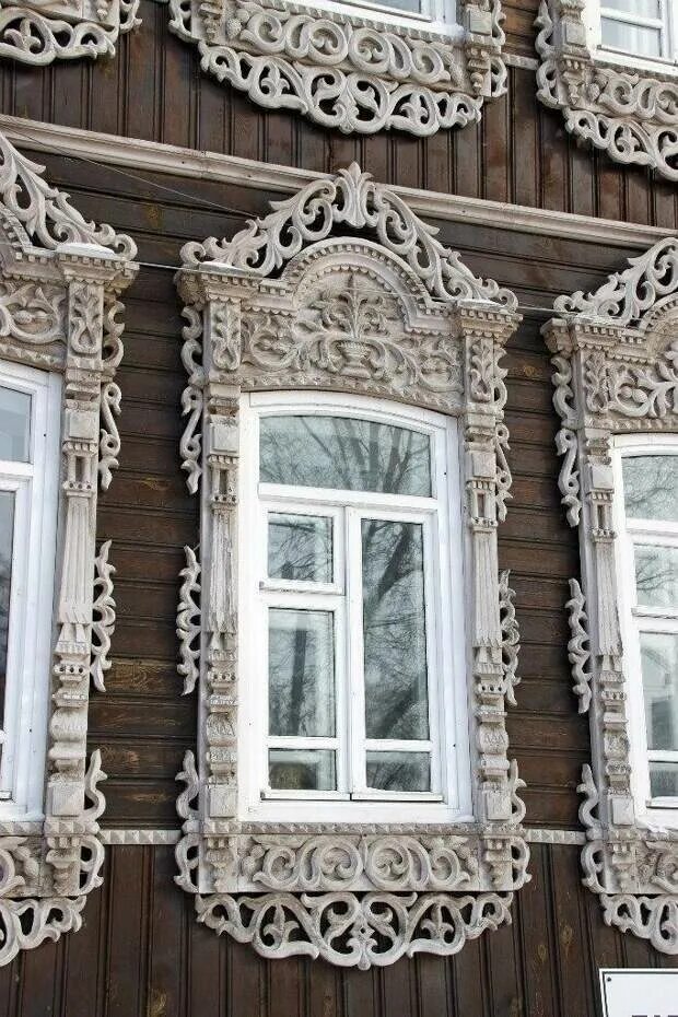 Томские кружева деревянное зодчество. Наличники томска. Деревянное зодчество наличники томск. Виртуальный музей резных наличников. Домовая резьба томск.