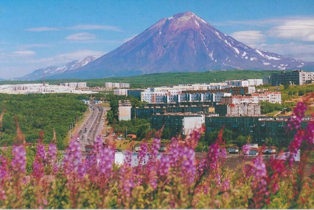 Столица северо востока. Петропавловск-Камчатский. Дальний Восток Петропавловск-Камчатский. Петропавловск Камчатс. Камчатка город Петропавловск Камчатский.