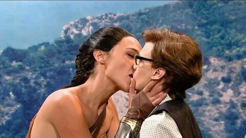 Watch Gal Gadot & Kate Mckinnon Lesbian Kiss on Scandalplanet Com v...