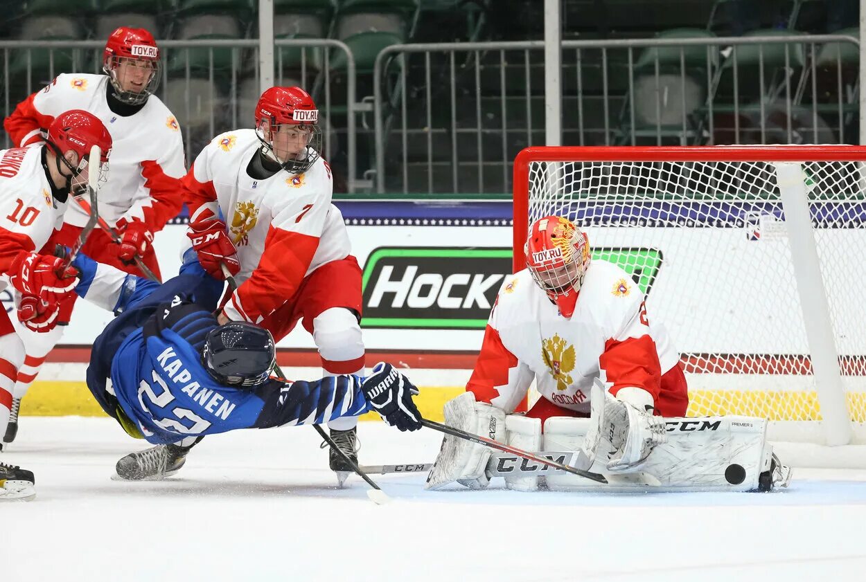 Россия финляндия 6 5. Россия-Финляндия хоккей 2021. Канадская юниорская сборная по хоккею.