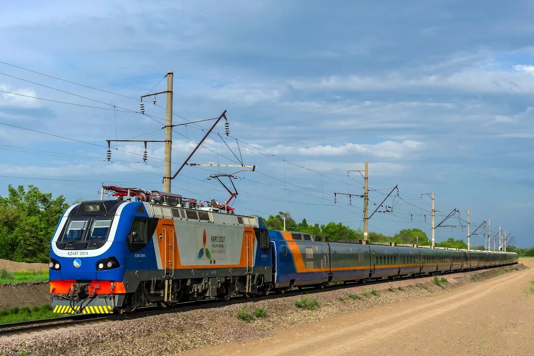 Поезд тараз. Южная железная дорога. Поезда Казахстана. Железнодорожник. Джамбул поезд.