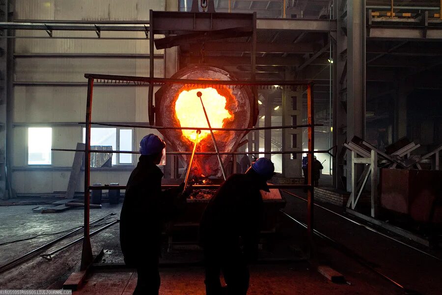 руднотермическая печь для производства кремния. кремниевый завод в иркутске. кремний шелехов.