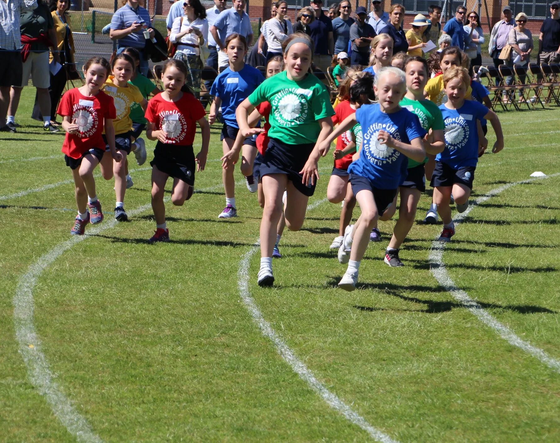 School sports 6. Спорт в Англии для дошкольников. Школьный спортивный день. Джуниор школа. Gordonstoun школа спорт.