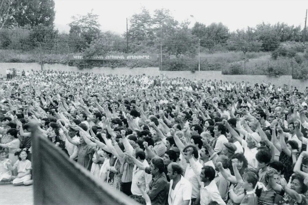 Степанакерт 1988 год. Миацум 1988. Армения митинги 1988. Арцахское движение 1988.