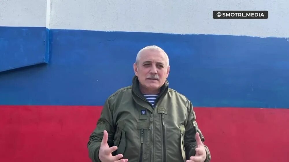 Держав сегодня. Ялтинская конференция 1945. Держав сегодня. Конференция в ливадийском дворце 1945. Путина фоне флаг россии.