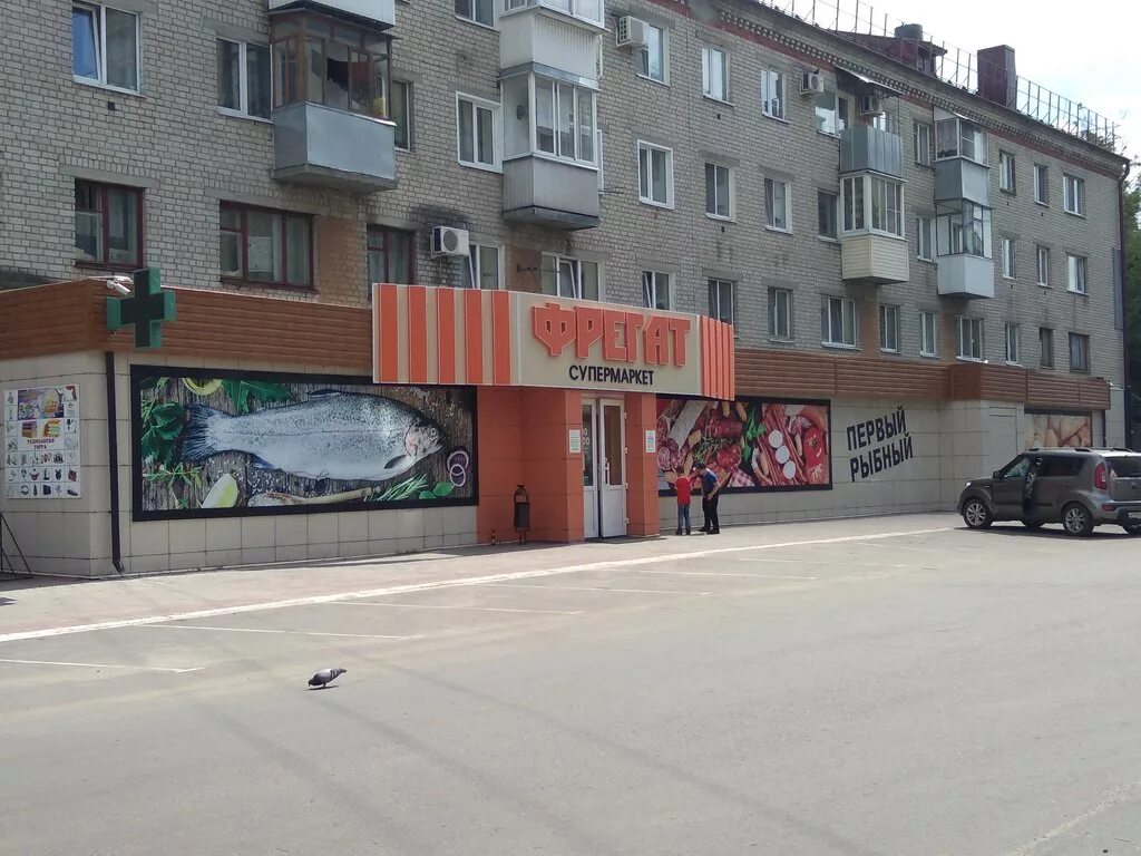 Арт-объект «фрегат на волне» установили перед детским миром в 2013. Ул мира 68 сыктывкар эжва. Фрегат эжва. Памятник кораблю меркурий в воронеже. Тц фрегат сыктывкар.