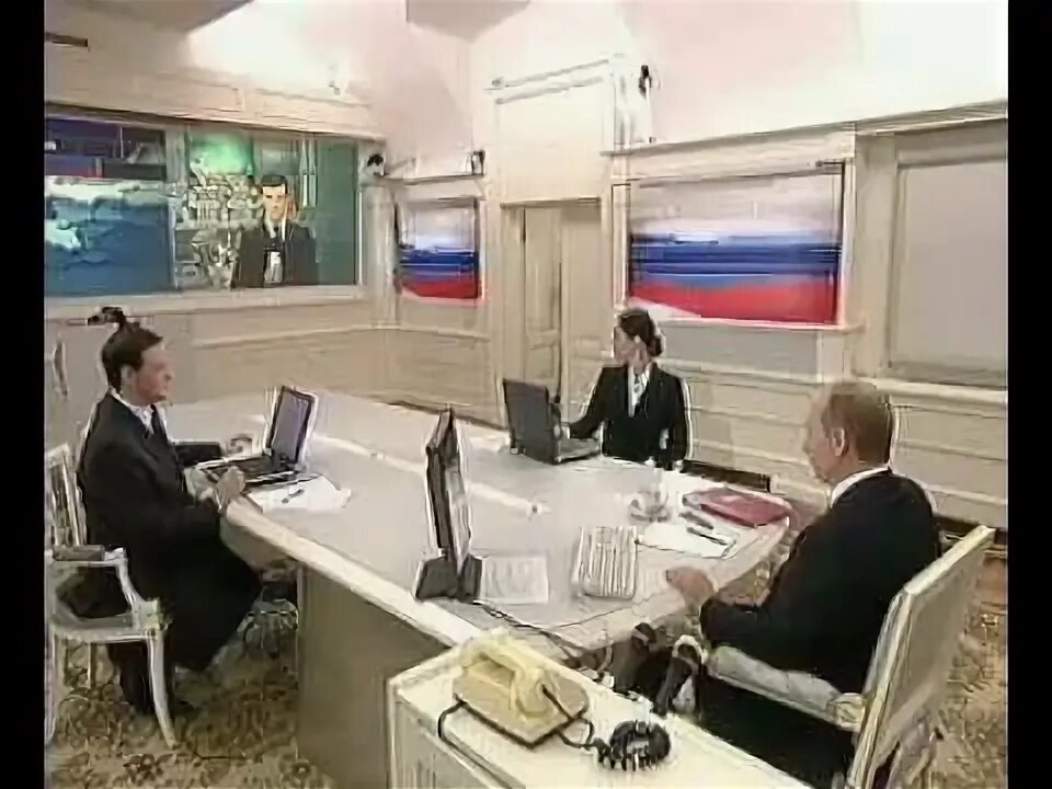 Прямая линия Путина 2002 экраны на улице. 30 декабря 2002