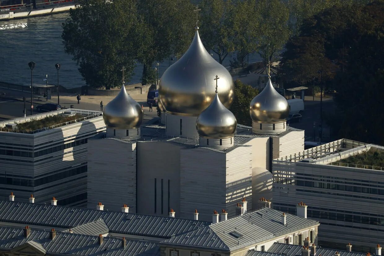 Духовный центр является. Храм Святой Троицы Париж. Русский духовный центр в Париже.