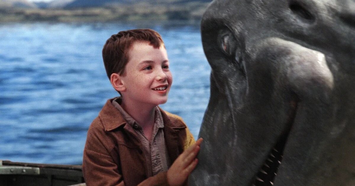 Мальчик вырос с собаками. Алекс Этел мой домашний динозавр. Бен Чаплин мой домашний динозавр.