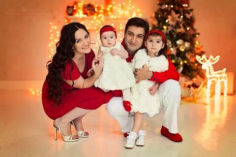 Новогодняя семейная фотосессия с маленьким ребенком