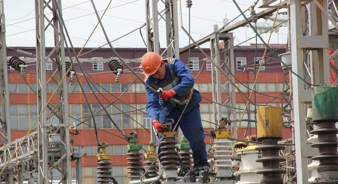 Проектировщик электроснабжения. Главный энергетик строительства. Профессия электрика. Подстанция. Открытая подстанция.