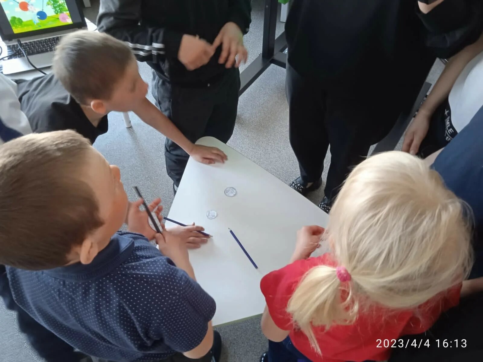 Раскраска смешарики крош распечатать. Описания внешности кроша. Подкасты крош и грош. Смешарики азбука финансовой грамотности мышарик. Подкасты крош и грош.