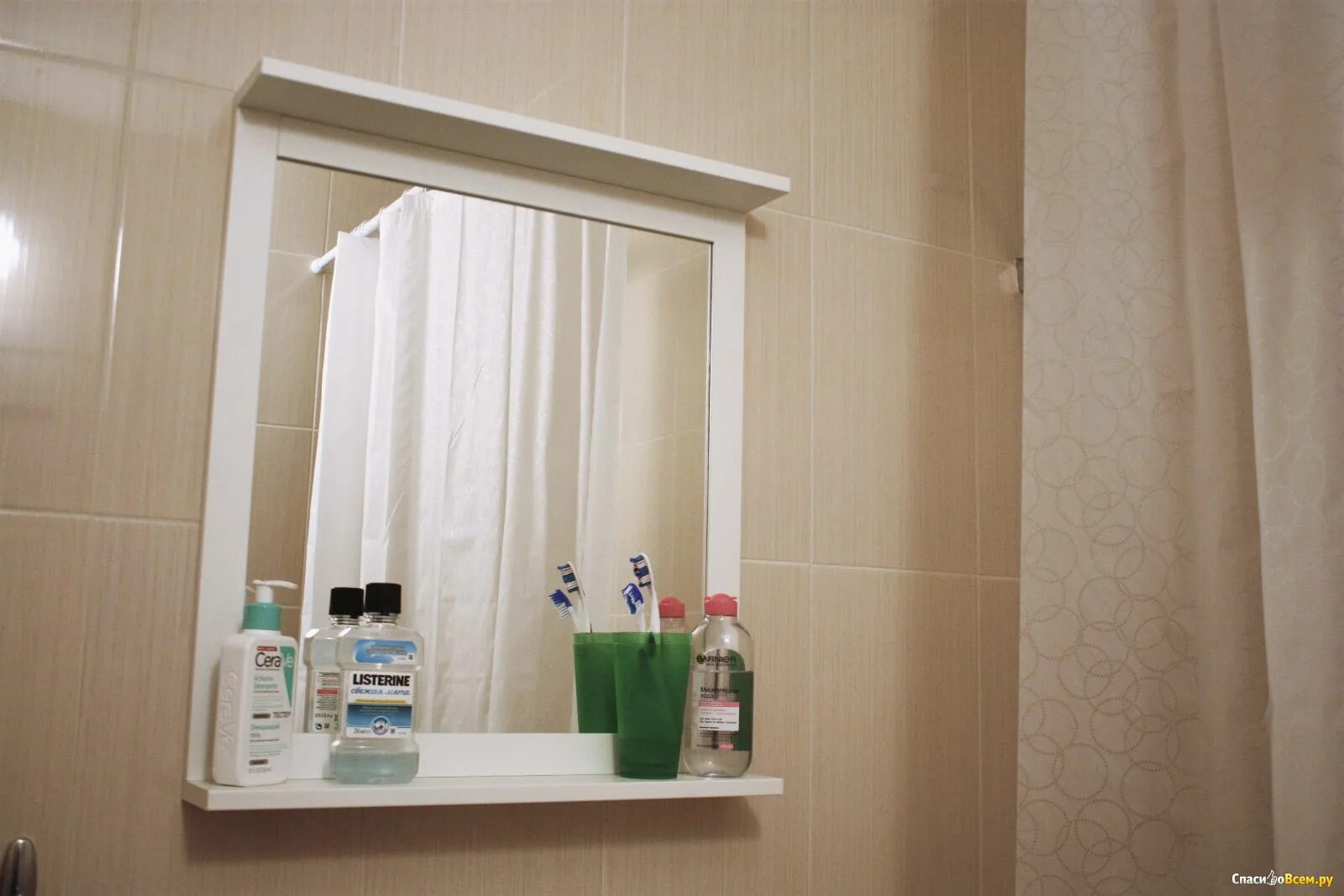Полка с зеркалом купить ванну. Икеа Сильверон зеркало. СИЛВЕРОН зеркало с полкой, белый36x64 см. Зеркало в ванную с полкой. Зеркало в ванную с полочкой.