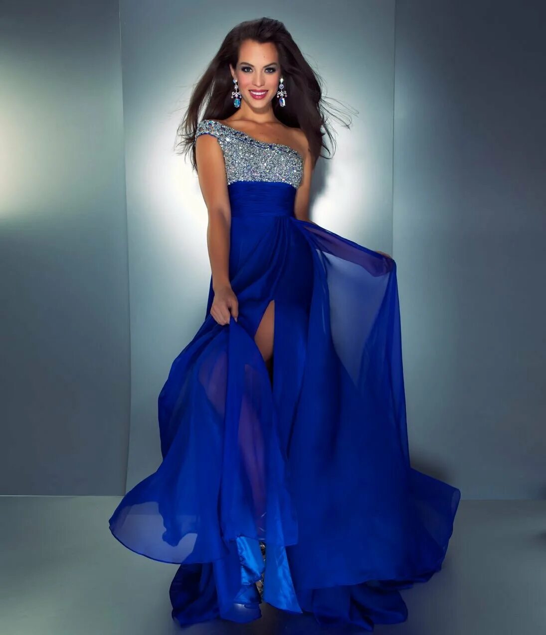 Красивые вечерние платья. Шикарные вечерние платья. Красивые длинные платья. Синее вечернее платье.