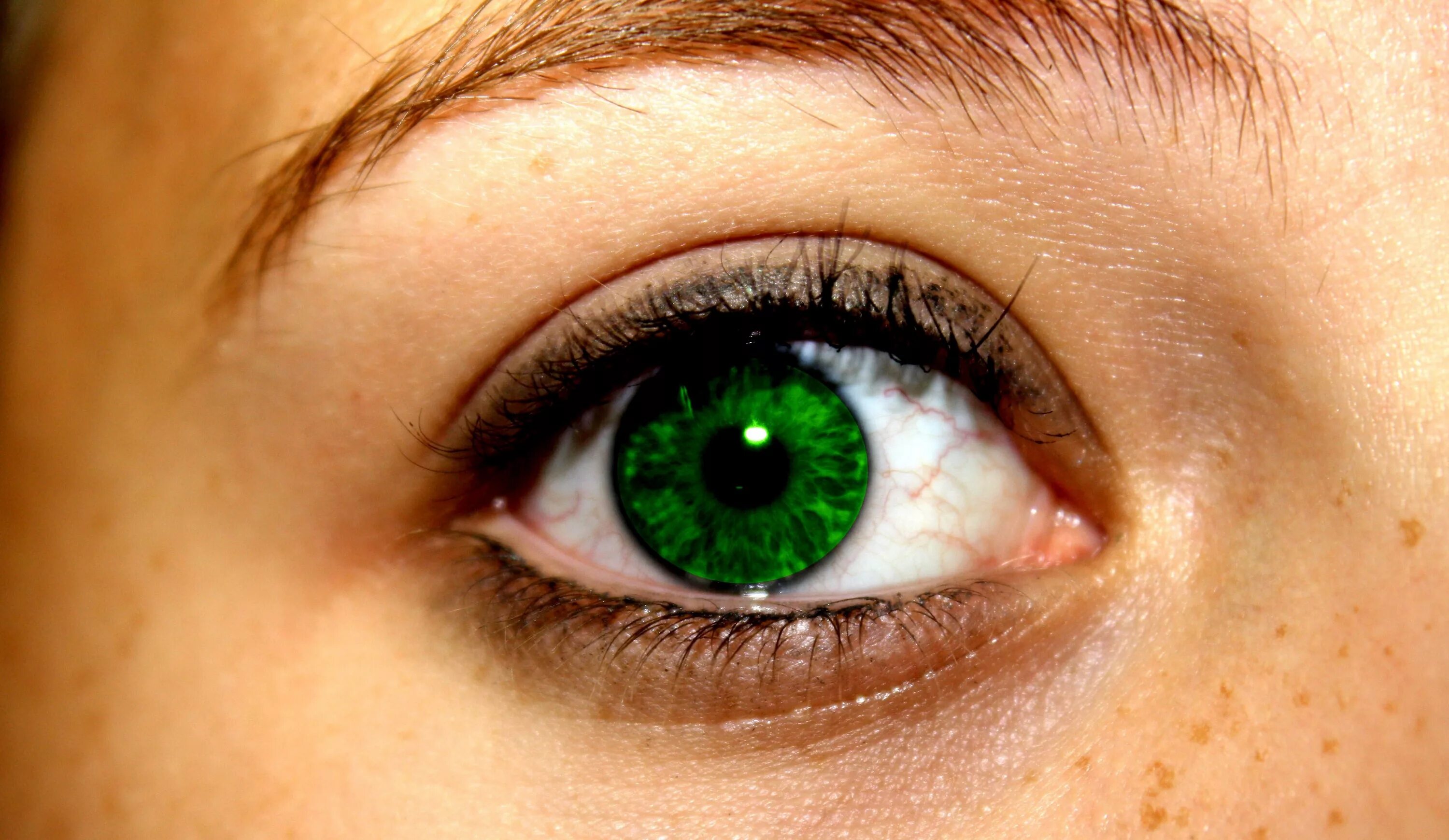 Центральная гетерохромия хамелеон. Центральная гетерохромия карих глаз. Зелёные глаза. Каре-зеленые глаза.