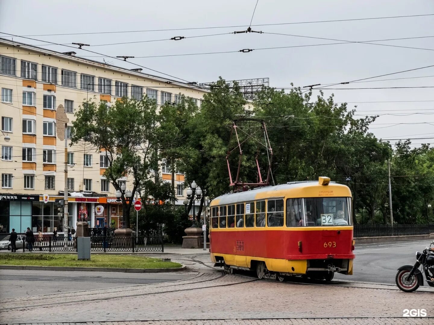 Трамвай 32 маршрут остановки. Екатеринбург трамвай 32ф. 32 Трамвай Екатеринбург. Трамвай 12 Нижний Тагил 85 82 61. Трамвай 32 СПБ.