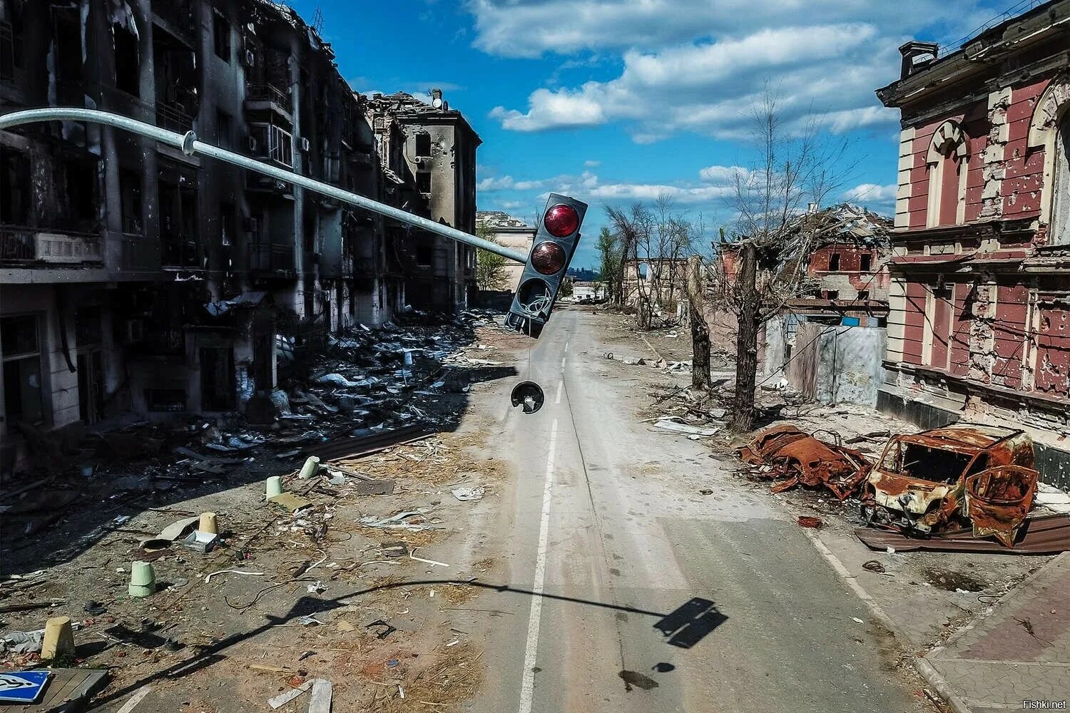 Мариуполь руины. Разрушенный мариуполь 2025. мариуполь центр города разрушения. мариуполь руины центр города. мариуполь центр война.