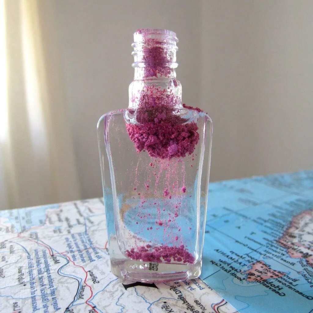 Старые лаки для ногтей. Можно использовать лак. Бутылочки из под лака для ногтей. Старые лаки для ногтей. Как использовать старый лак для ногтей.