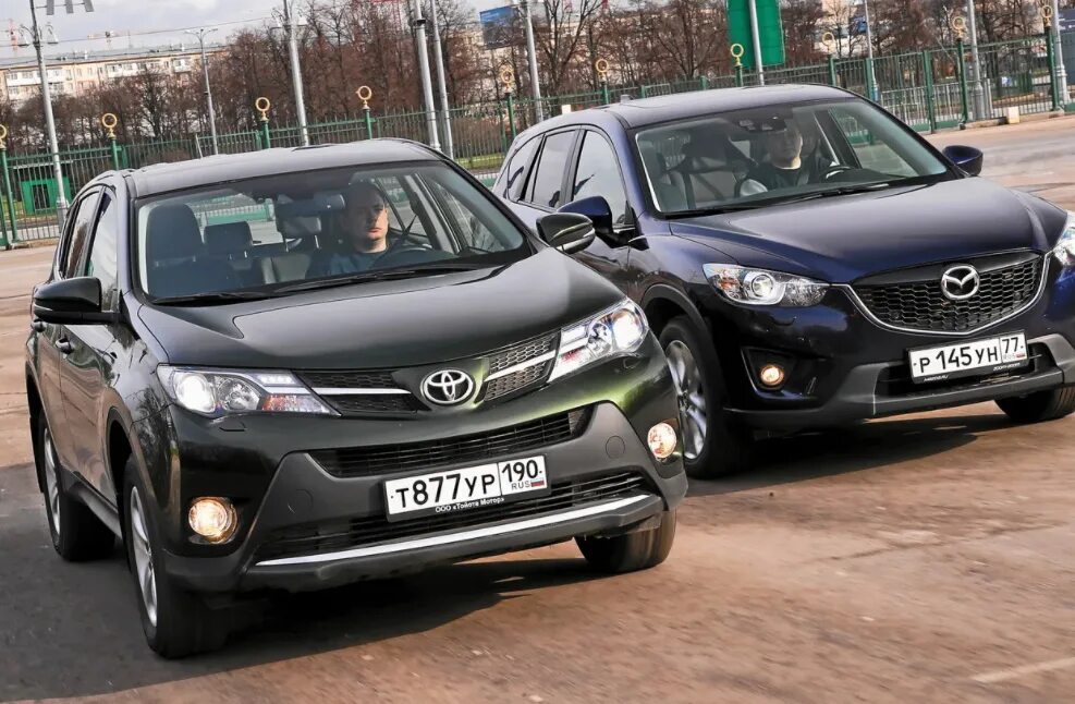 Toyota rav4 Mazda CX-5. Mazda CX-4 vs RAV 4. Рав 4 или Мазда сх5. Mazda cx4 vs cx5. Сх 5 сравнение