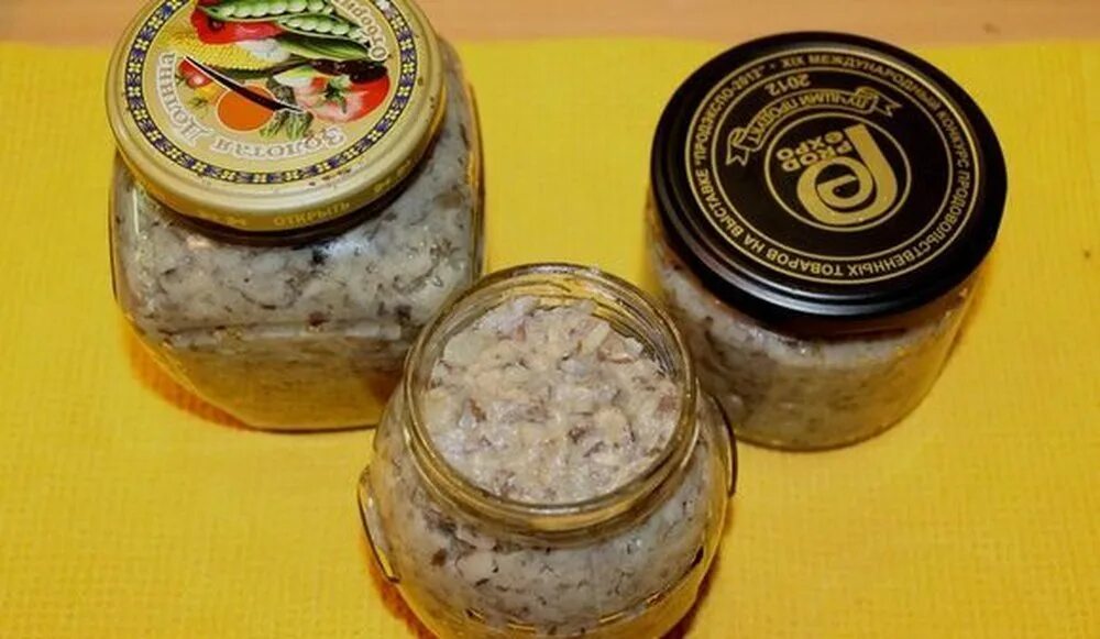 Икра из маслят на зиму. Икра из маслят. грибная икра состав. грибная икра в светофоре.