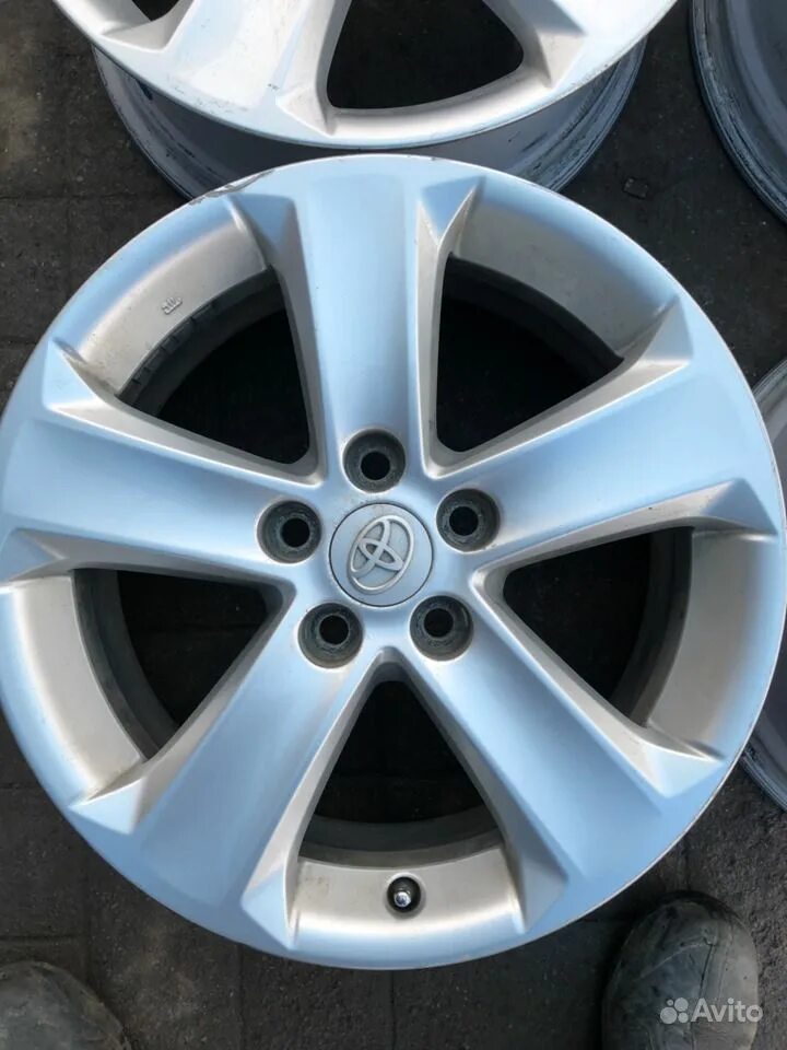Родные диски тойота. Диски тойота оригинал r17. toyota r17 disk satilir. оригинальные диски тойота королла 120. диск тойота рав 4 16.