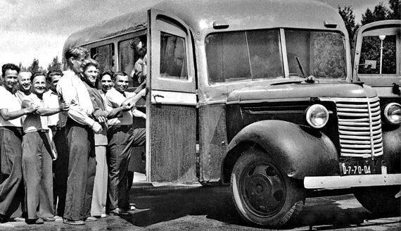 АВТОНАШЕСТВИЕ на СССР трофейные и лендлизовские автомобили. Chevrolet Bus 1940. Автобус 1940 года СССР. Трофейный автобус.