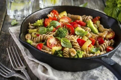 Вкусный ужин с овощами