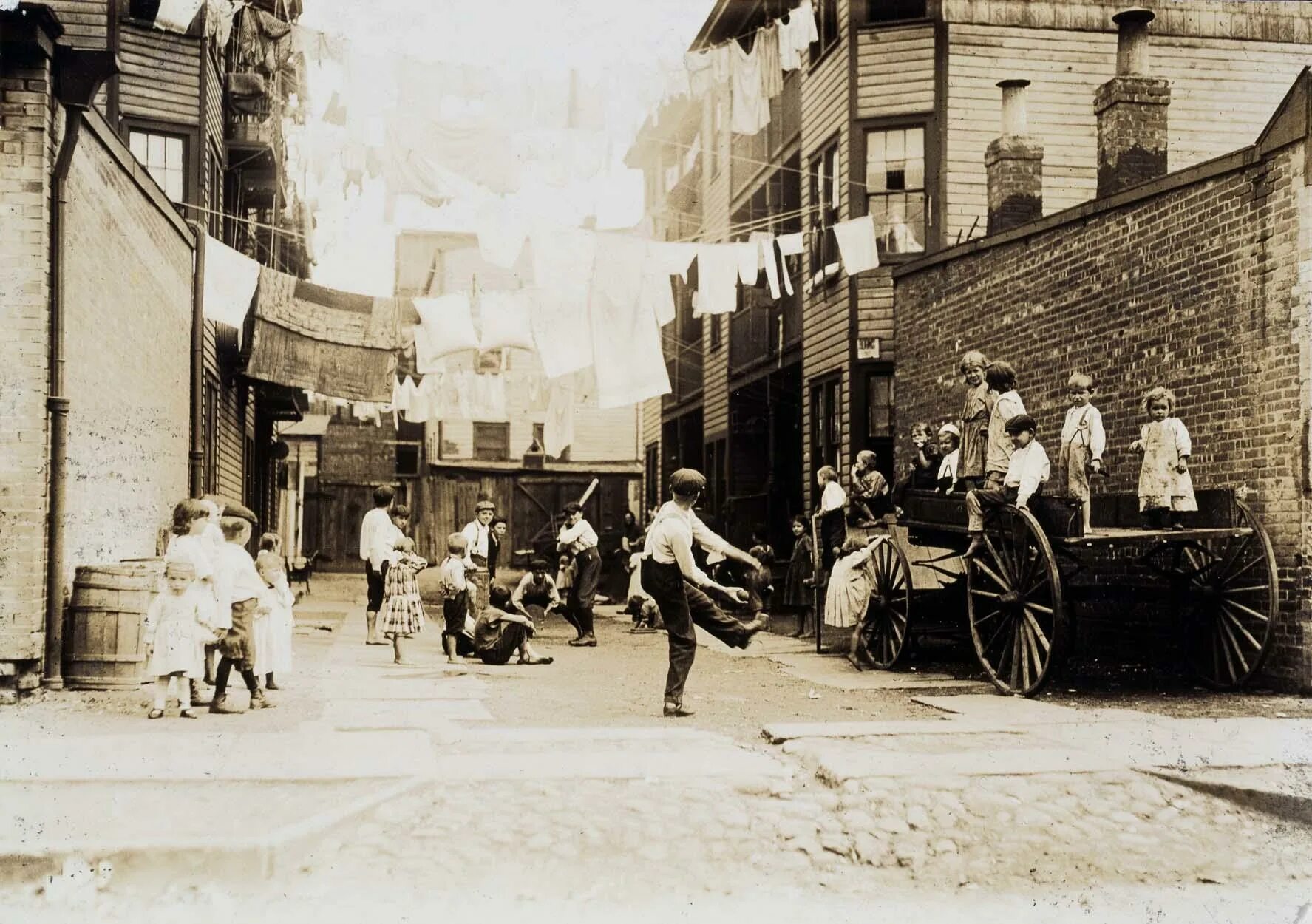 Жизнь городских окраин 19 века. Нью Йорк 1900 год. Нью Йорк 1910. Нью-Йорк 1900 год фото. Нью-Йорк в начале 20 века.