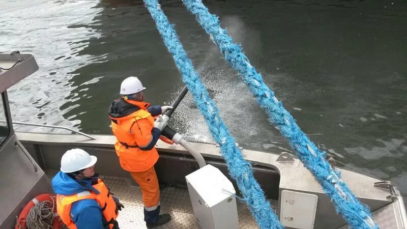 разливы нефти ларн. ликвидация аварийных разливов нефти. ликвидация аварийных разливов нефти. нефтесборная система ларн 32. пневматический барьер для локализации разливов нефти.