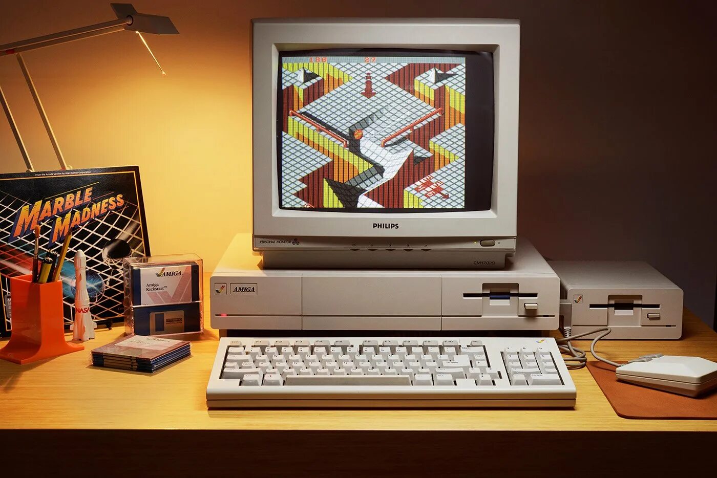 Commodore 64 pc. 64 битные компьютеры. Commodore 64 кассеты. Windows xp. 64 битные компьютеры.