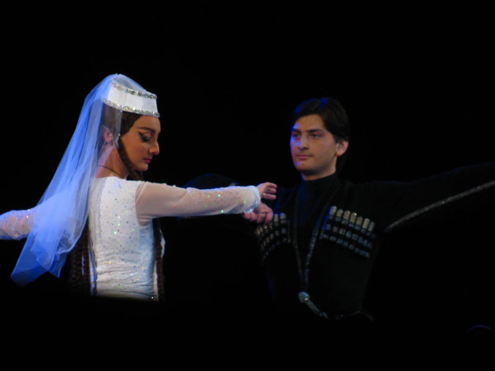 Грузинские танцы девушек. Грузинское национальное платье. Грузинский танец рачули. Грузинский ансамбль сухишвили ачарули. Нино сухишвили балет грузия.