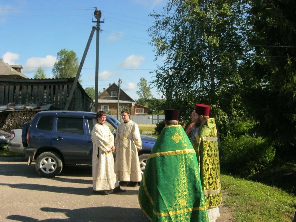 Охона новгородская область. Охона Новгородская область Пестовский район. Деревня Охона Пестовского района. Село Охона Церковь Святой Троицы. Церковь село Охона Пестовского района Новгородской области.