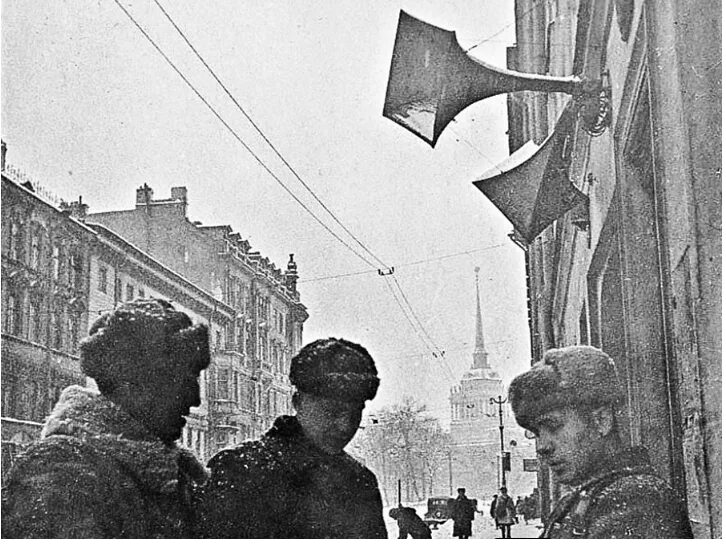 звук сирены блокада ленинграда. репродуктор в блокадном ленинграде. репродуктор в блокадном ленинграде. блокадный репродуктор на невском проспекте. звук сирены блокада ленинграда.